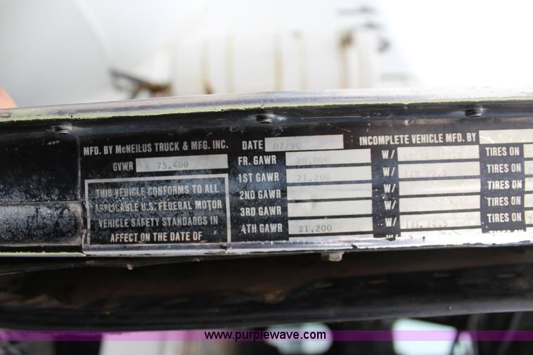 image for item J4296 1990 Peterbilt 357 mixer truck