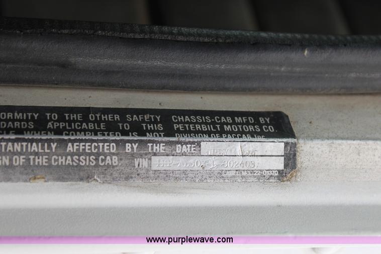 image for item J4296 1990 Peterbilt 357 mixer truck