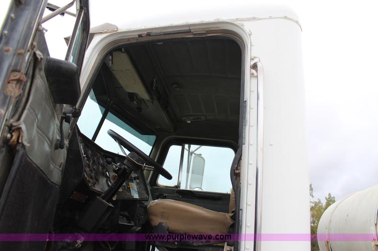 image for item J4296 1990 Peterbilt 357 mixer truck