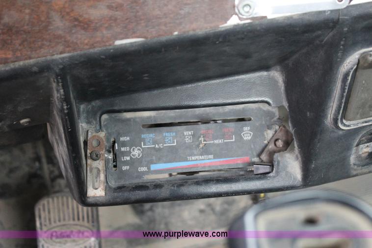 image for item J4296 1990 Peterbilt 357 mixer truck