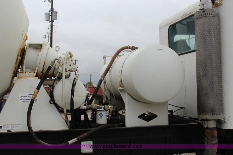 image for item J4296 1990 Peterbilt 357 mixer truck