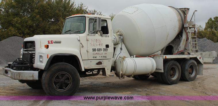 image for item J4297 1991 Ford LT8000 mixer truck
