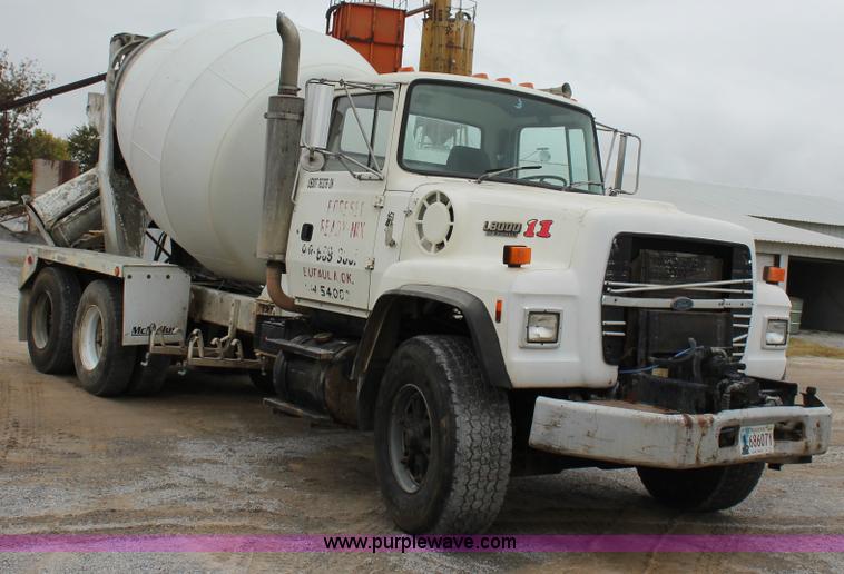 image for item J4297 1991 Ford LT8000 mixer truck