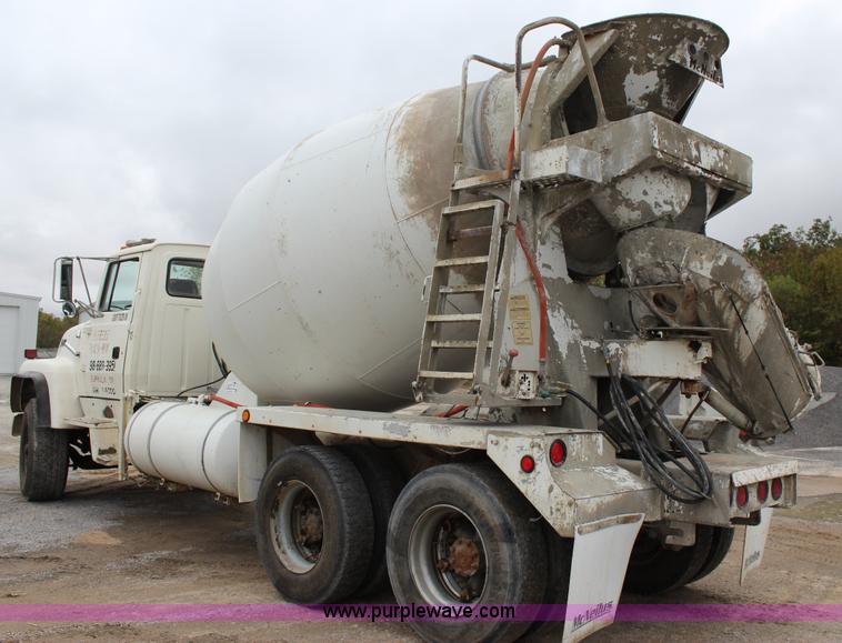 image for item J4297 1991 Ford LT8000 mixer truck
