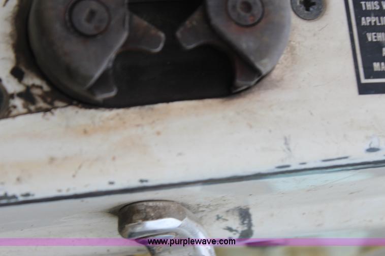 image for item J4297 1991 Ford LT8000 mixer truck