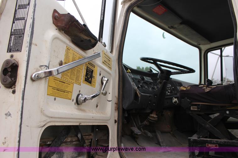 image for item J4297 1991 Ford LT8000 mixer truck