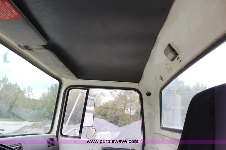 image for item J4297 1991 Ford LT8000 mixer truck