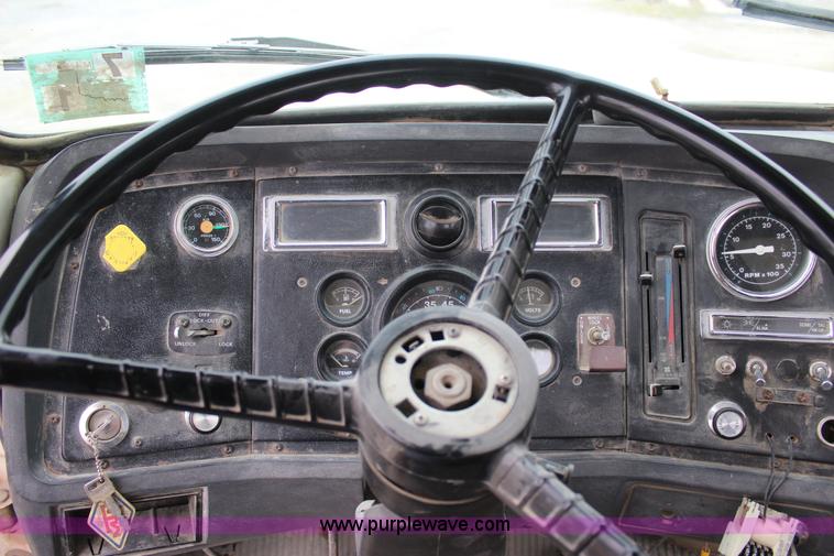 image for item J4297 1991 Ford LT8000 mixer truck