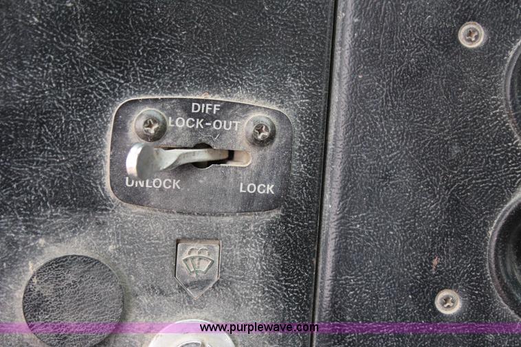 image for item J4297 1991 Ford LT8000 mixer truck