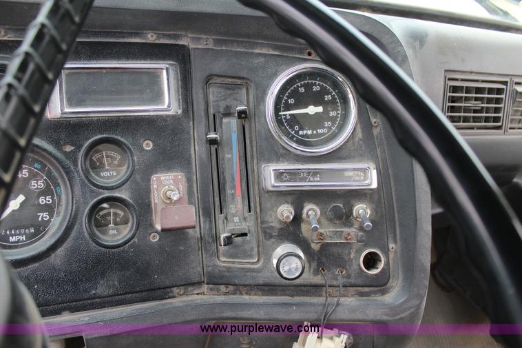 image for item J4297 1991 Ford LT8000 mixer truck