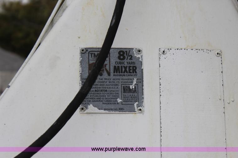 image for item J4297 1991 Ford LT8000 mixer truck