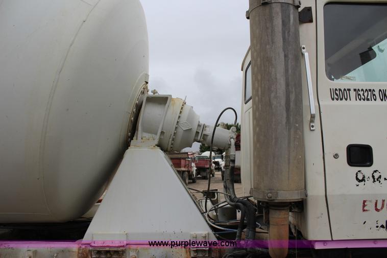 image for item J4297 1991 Ford LT8000 mixer truck