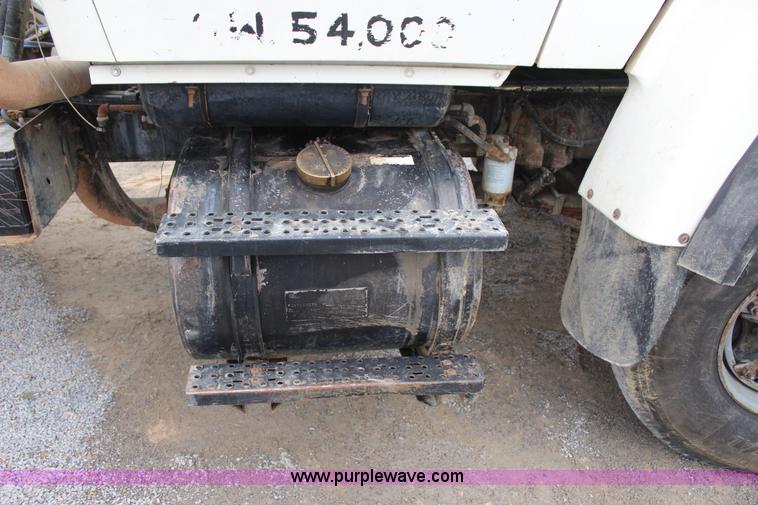 image for item J4297 1991 Ford LT8000 mixer truck