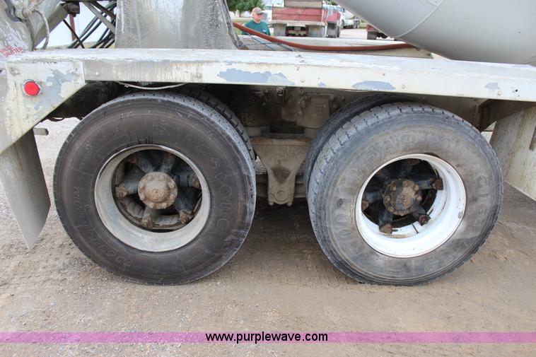 image for item J4297 1991 Ford LT8000 mixer truck