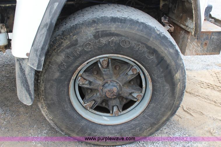 image for item J4297 1991 Ford LT8000 mixer truck