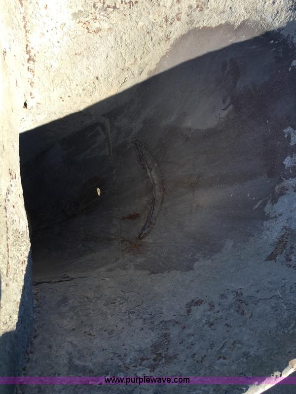 image for item J4297 1991 Ford LT8000 mixer truck