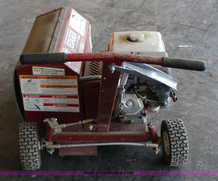 Brown F781H bed edger in Stilwell, OK Item J4309 sold Purple Wave