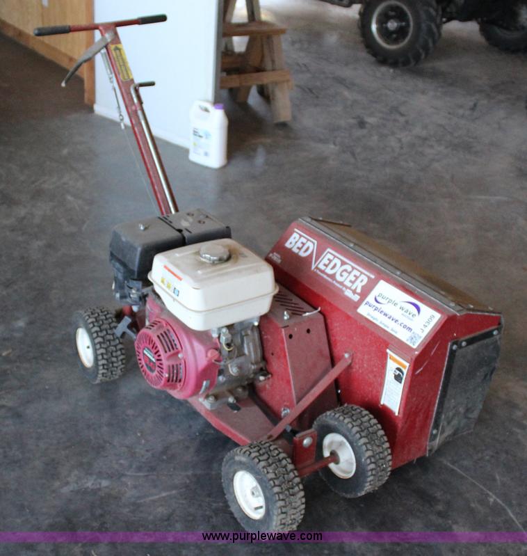 Brown F781H bed edger in Stilwell, OK Item J4309 sold Purple Wave