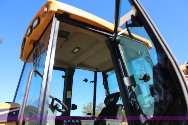 image for item J4331 2004 Caterpillar 420D backhoe