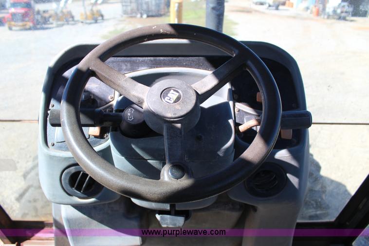 image for item J4331 2004 Caterpillar 420D backhoe