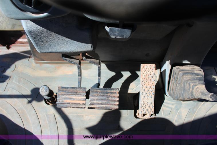 image for item J4331 2004 Caterpillar 420D backhoe