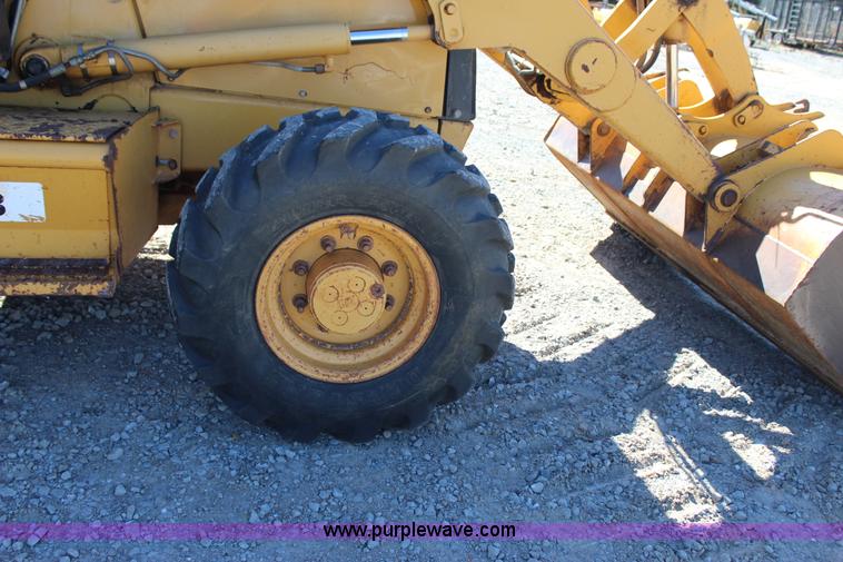 image for item J4331 2004 Caterpillar 420D backhoe