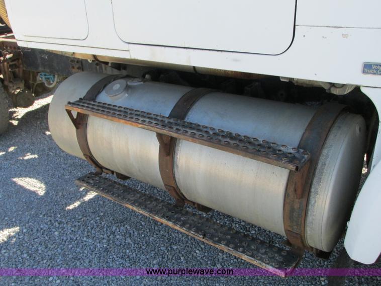 image for item J8726 1987 Volvo White WIM semi truck