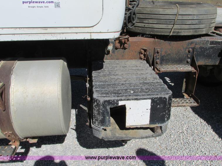 image for item J8726 1987 Volvo White WIM semi truck