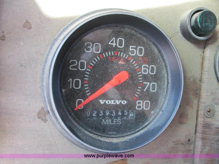 image for item J8726 1987 Volvo White WIM semi truck