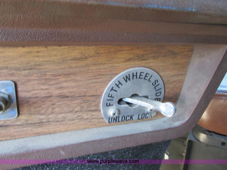 image for item J8726 1987 Volvo White WIM semi truck