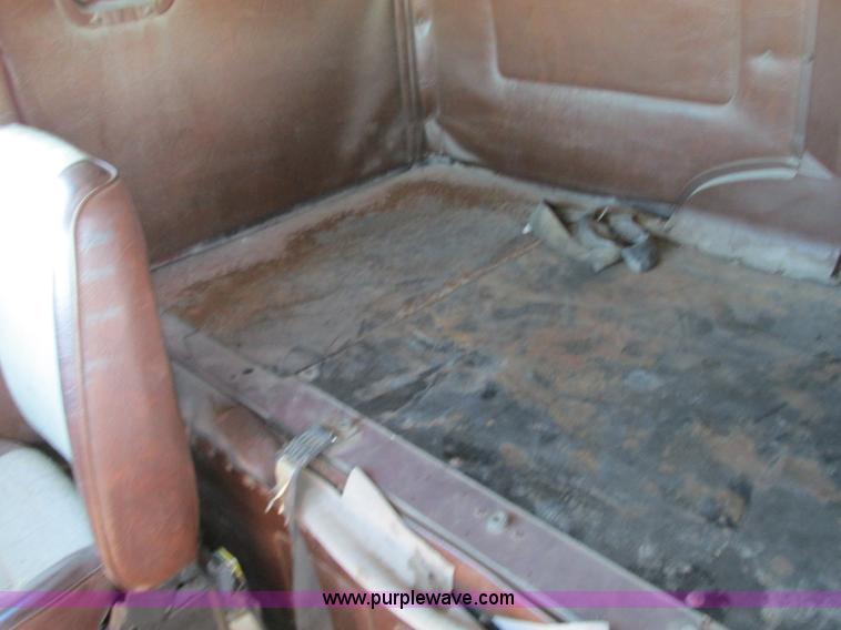 image for item J8726 1987 Volvo White WIM semi truck