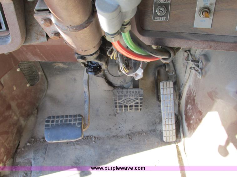 image for item J8726 1987 Volvo White WIM semi truck