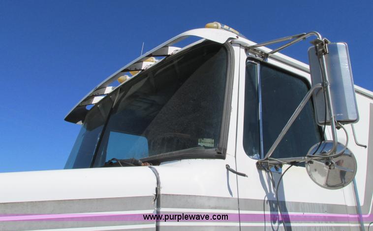 image for item J8726 1987 Volvo White WIM semi truck