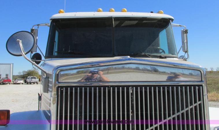 image for item J8726 1987 Volvo White WIM semi truck