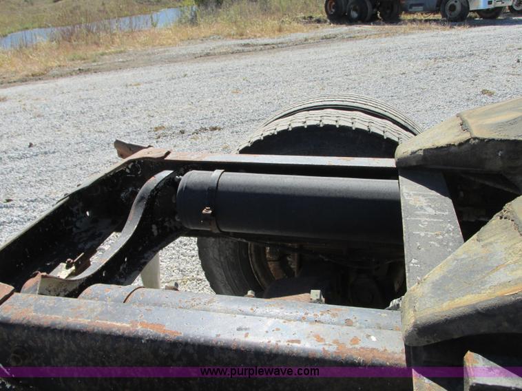 image for item J8726 1987 Volvo White WIM semi truck