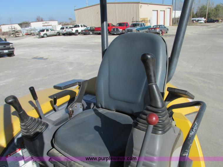 image for item J8736 2003 Komatsu PC35MR mini excavator