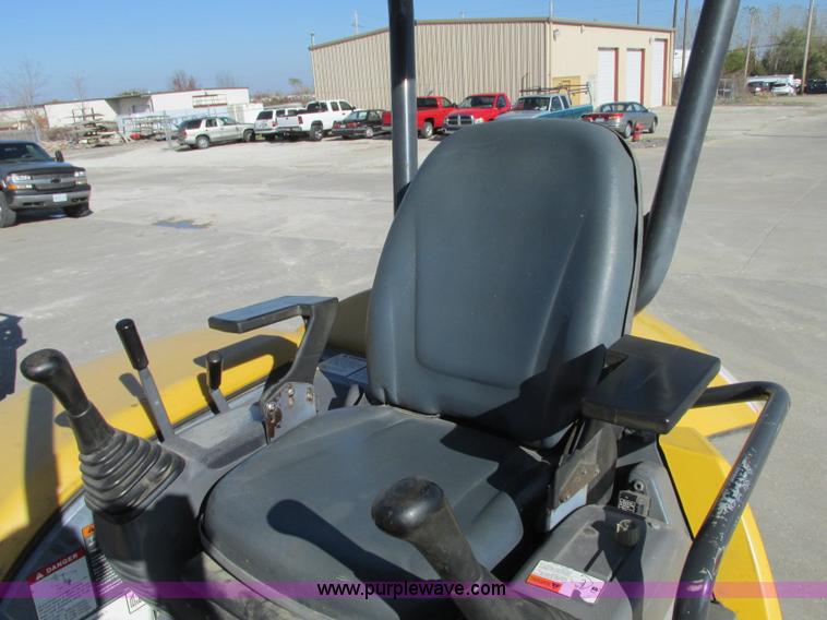 image for item J8736 2003 Komatsu PC35MR mini excavator