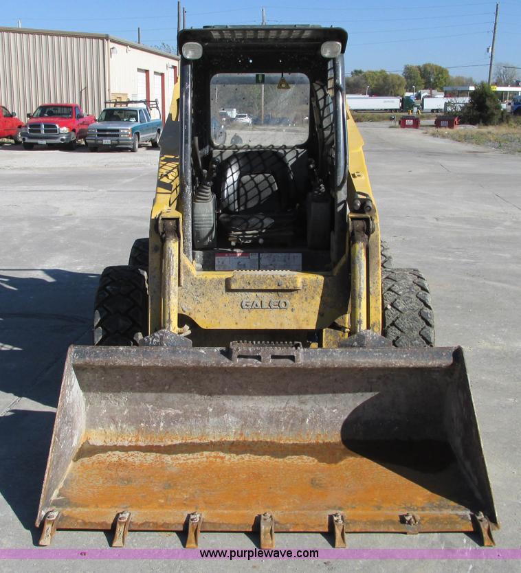 image for item J8737 2004 Komatsu SK820 skid steer