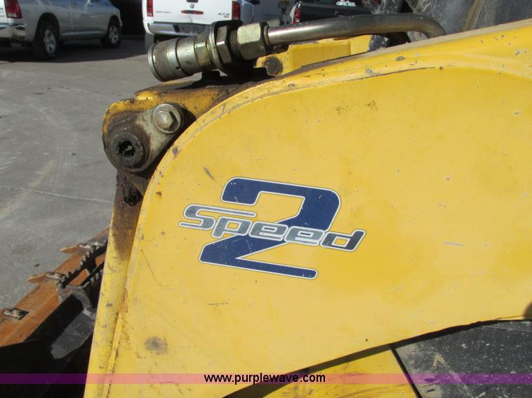 image for item J8737 2004 Komatsu SK820 skid steer