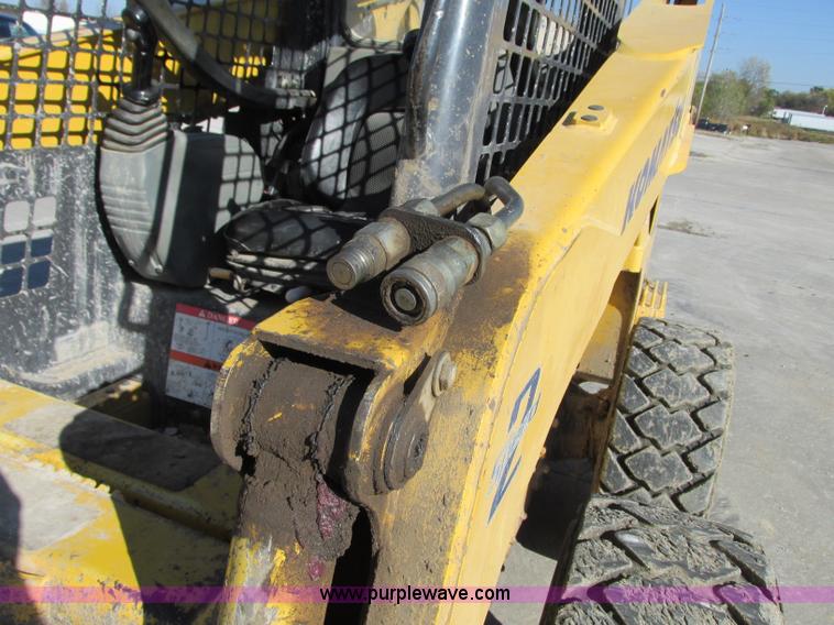 image for item J8737 2004 Komatsu SK820 skid steer