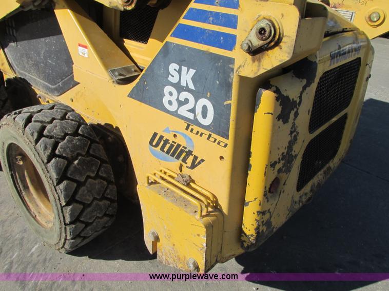 image for item J8737 2004 Komatsu SK820 skid steer