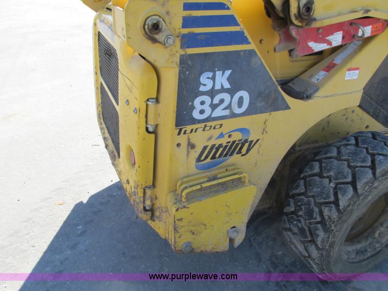 image for item J8737 2004 Komatsu SK820 skid steer