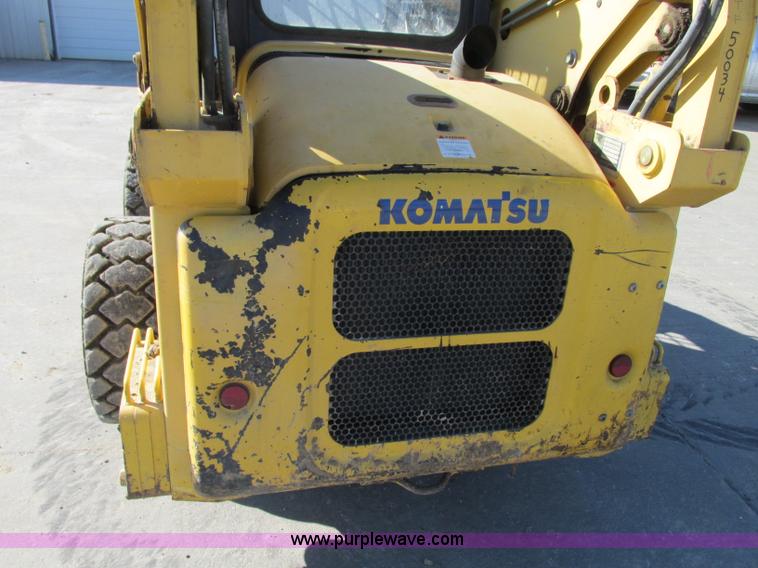 image for item J8737 2004 Komatsu SK820 skid steer
