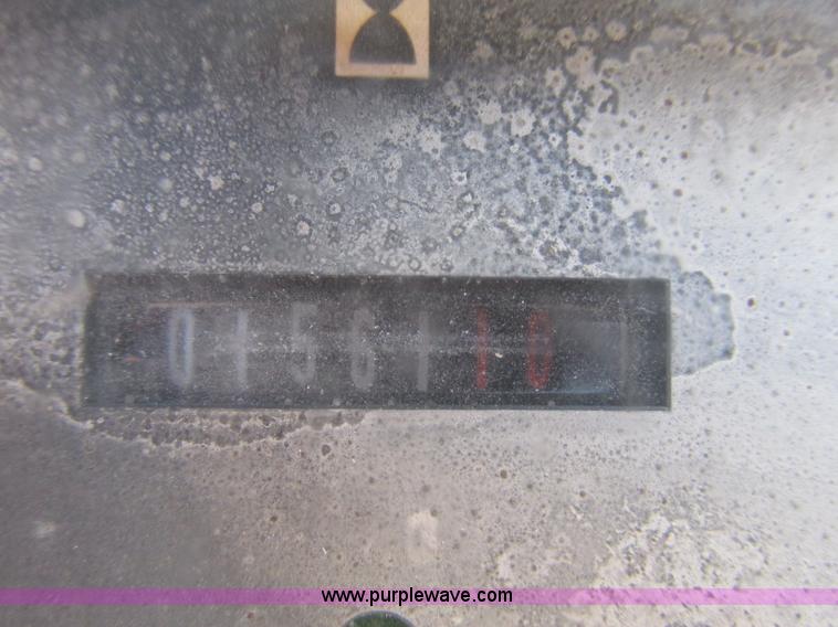 image for item J8737 2004 Komatsu SK820 skid steer