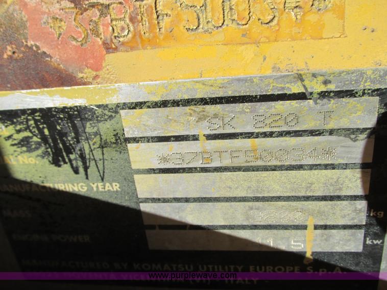 image for item J8737 2004 Komatsu SK820 skid steer