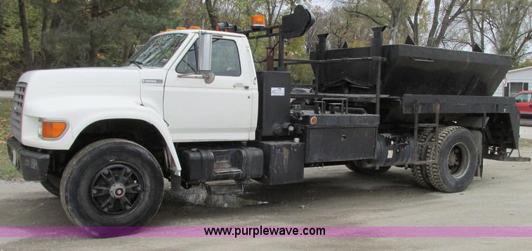 image for item J8738 1995 Ford F800 asphalt patch truck