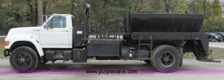 image for item J8738 1995 Ford F800 asphalt patch truck