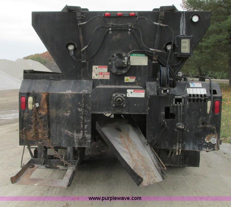 image for item J8738 1995 Ford F800 asphalt patch truck