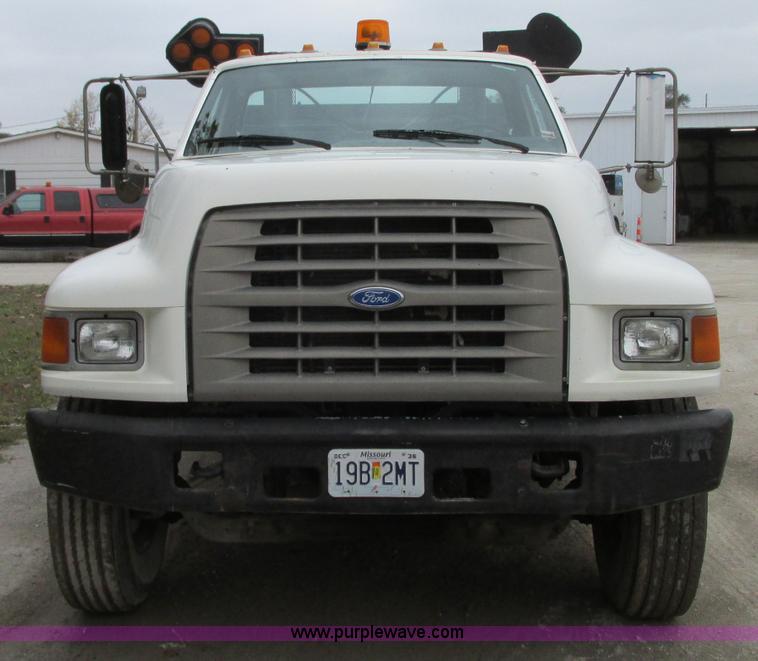 image for item J8738 1995 Ford F800 asphalt patch truck