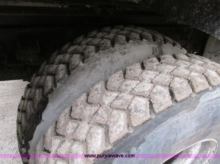 image for item J8738 1995 Ford F800 asphalt patch truck